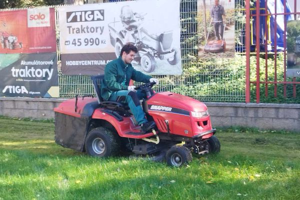 kovac-kosenie-travnika-uprava-okolia-predajne-48DD5B28D-059E-E72F-9472-05BB8F3E5C1F.jpg